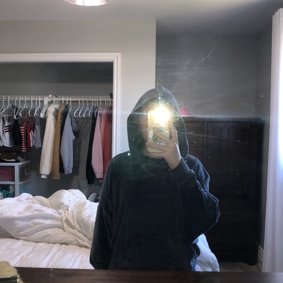 Velvet hoodie from American eagle :) - Picture 2 of 5